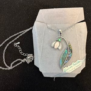 Gorgeous lily pendant and chain